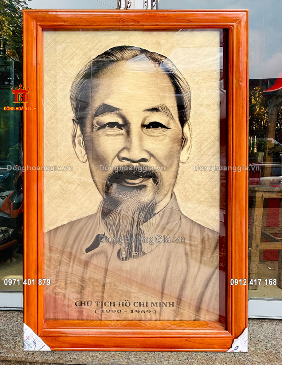 Bức tranh Bác Hồ bằng đồng cạo xước giả cổ được chế tác hoàn toàn thủ công